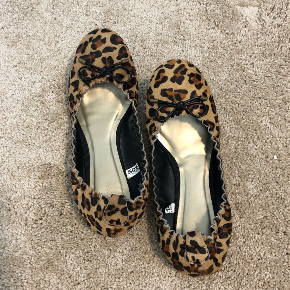 Leopard print calf hair flats